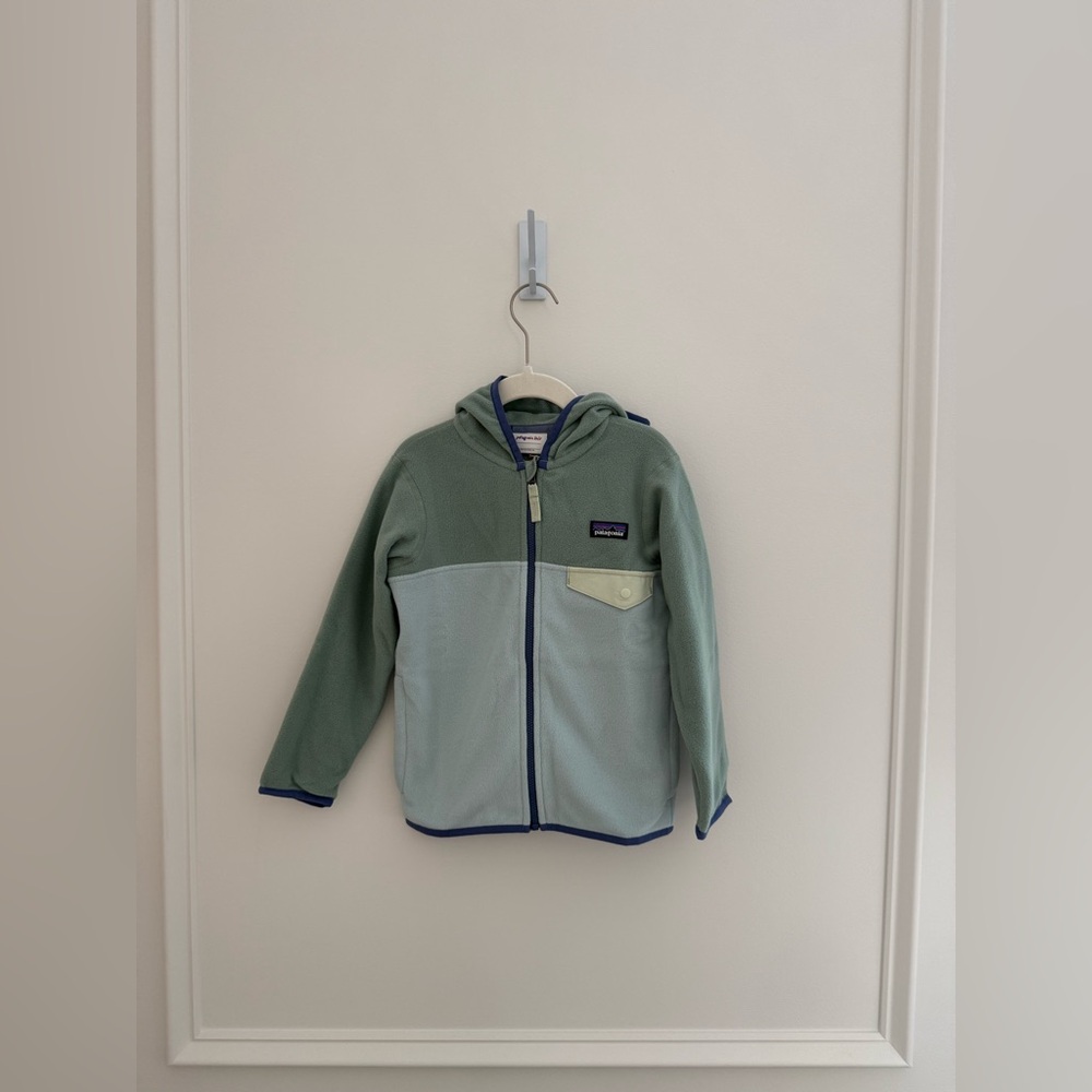 NWT 4T Patagonia Kids Two-Tone Sage & Mint Fleece Hoodie